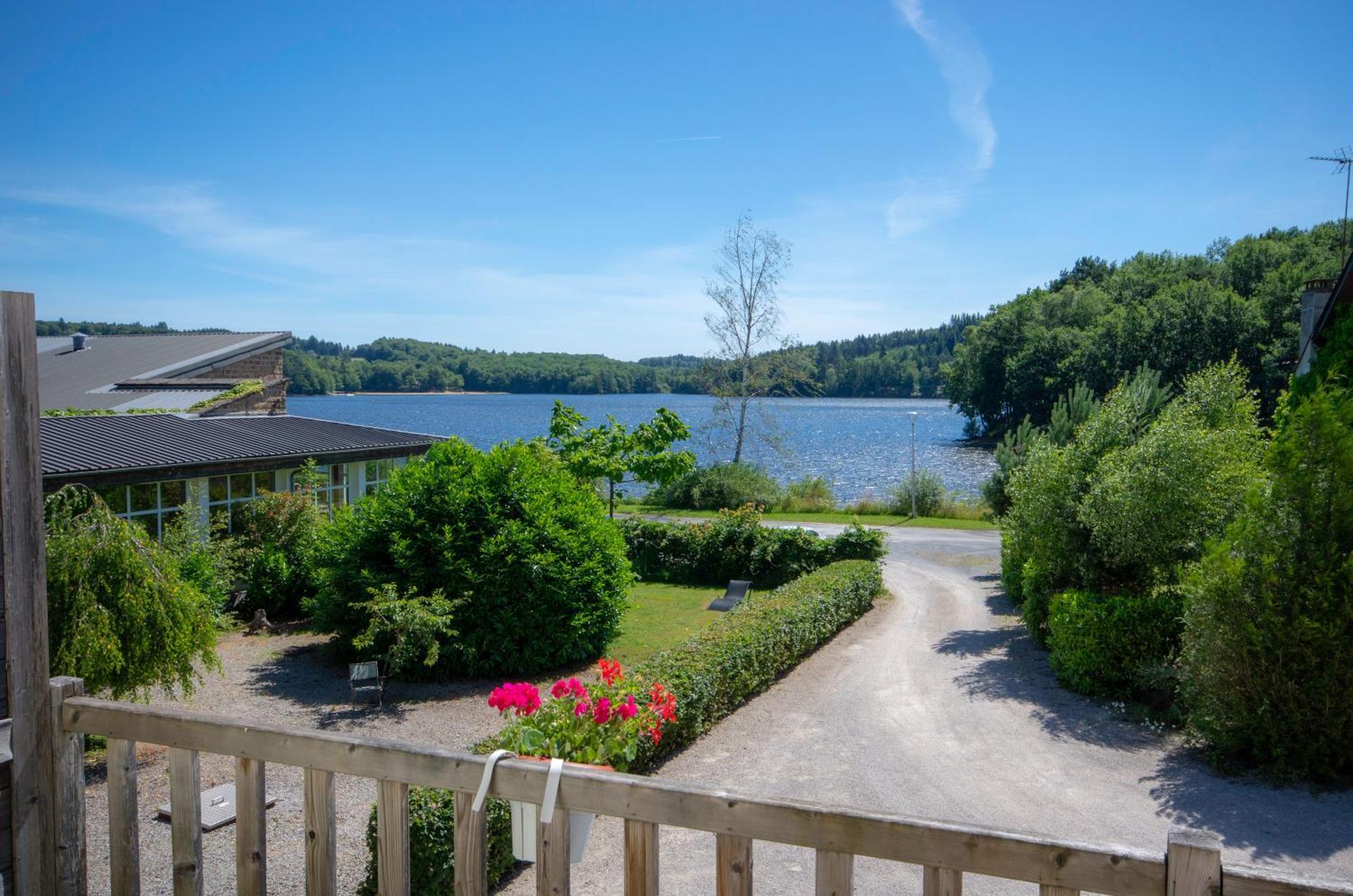 Logis Hotel Du Lac Neuvic  Zewnętrze zdjęcie
