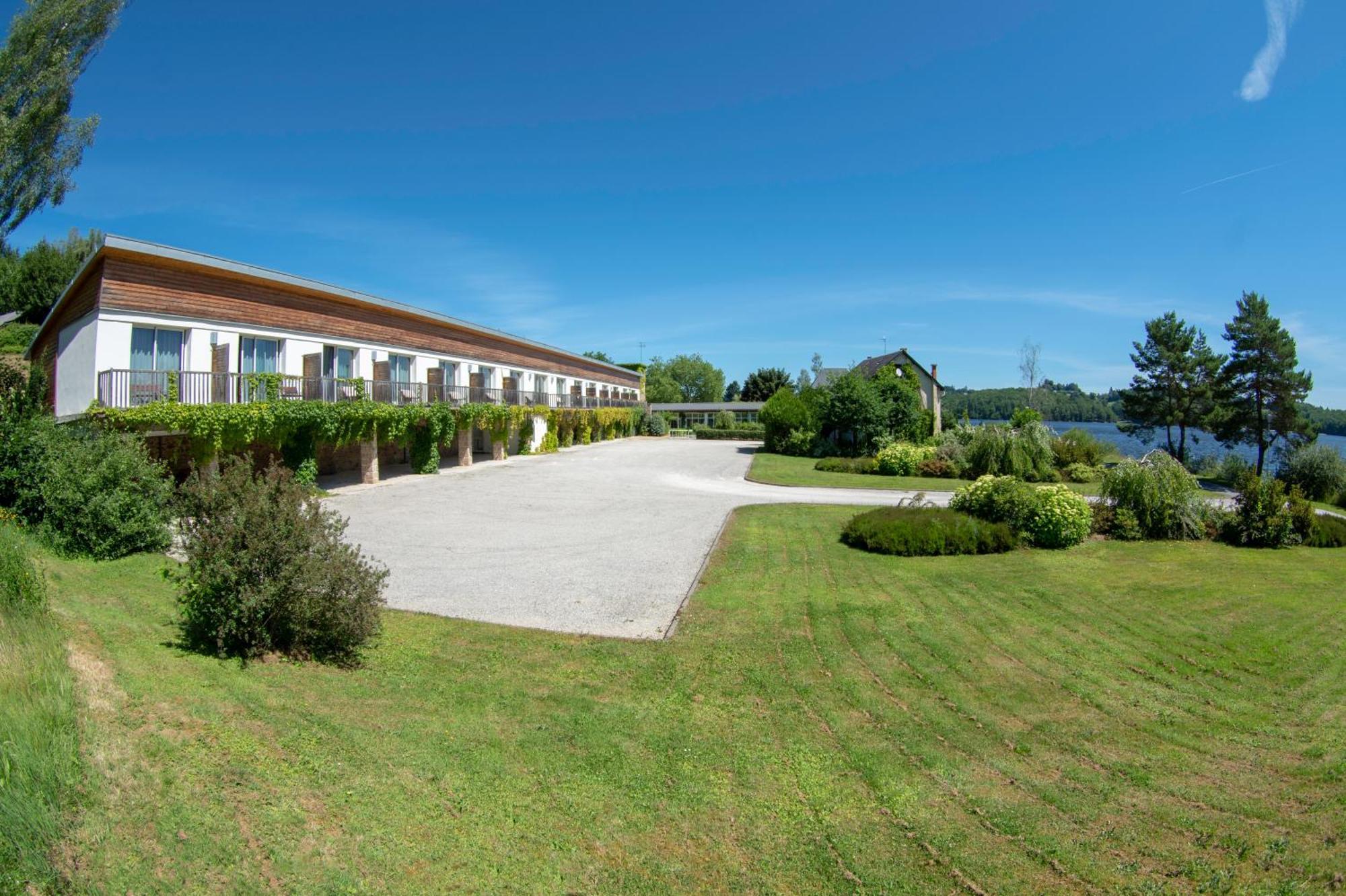 Logis Hotel Du Lac Neuvic  Zewnętrze zdjęcie