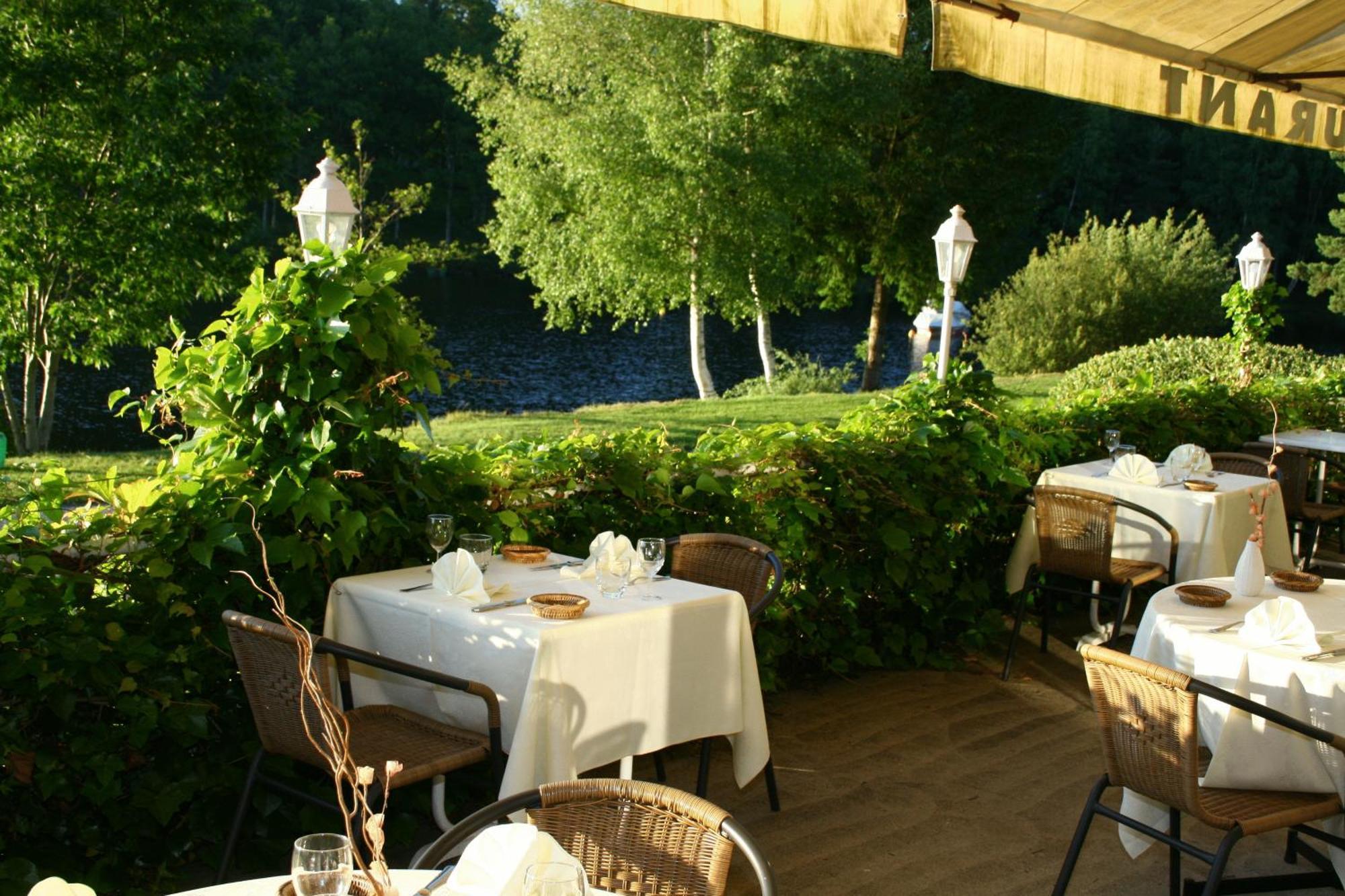 Logis Hotel Du Lac Neuvic  Zewnętrze zdjęcie