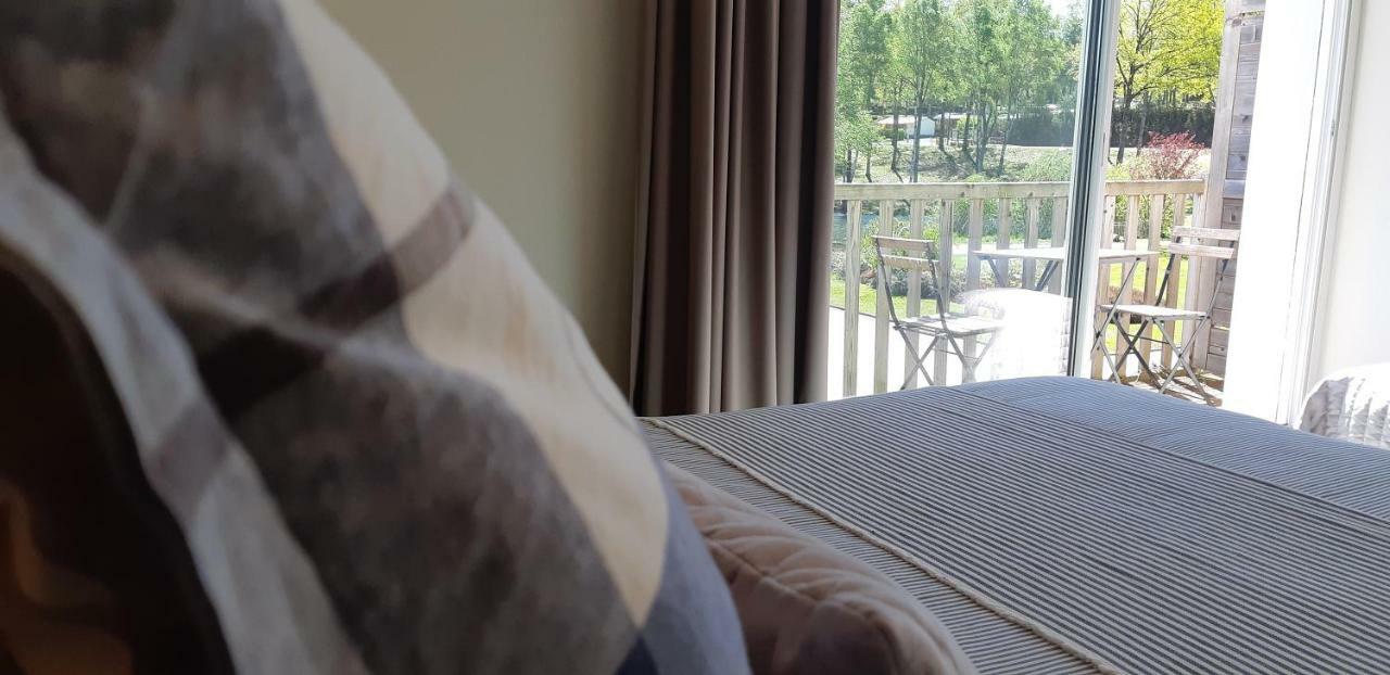 Logis Hotel Du Lac Neuvic  Zewnętrze zdjęcie