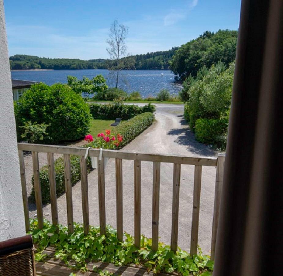 Logis Hotel Du Lac Neuvic  Zewnętrze zdjęcie