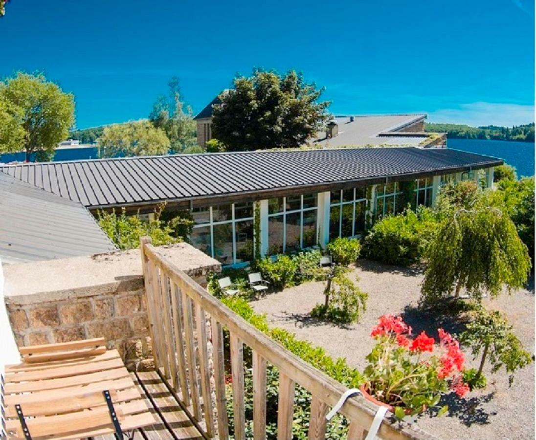 Logis Hotel Du Lac Neuvic  Zewnętrze zdjęcie