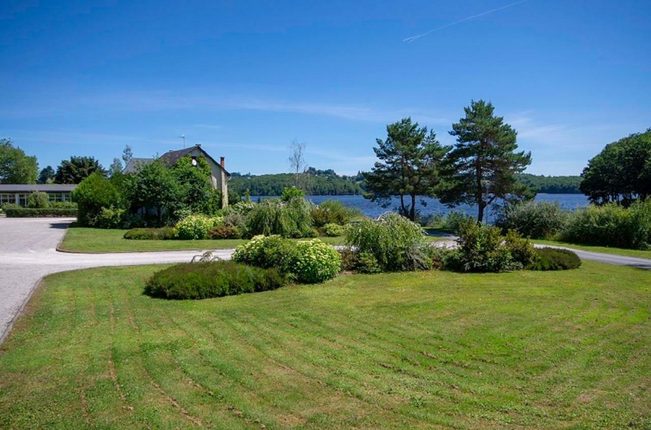 Logis Hotel Du Lac Neuvic  Zewnętrze zdjęcie